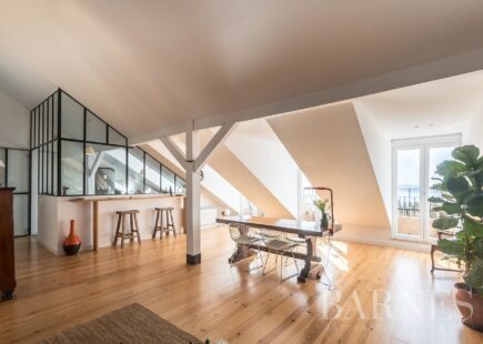 Apartamento com dois quartos com varandas | BARNES Portugal